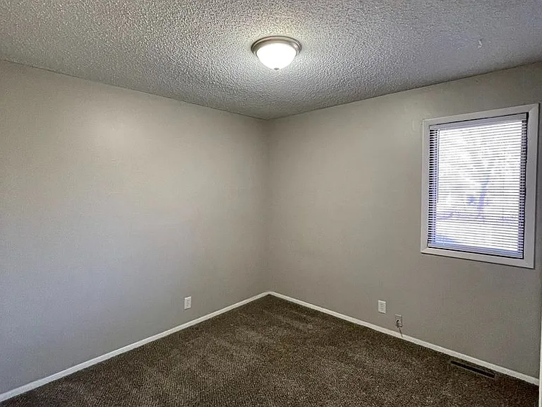 2525 N Bleckley St — Photo 15