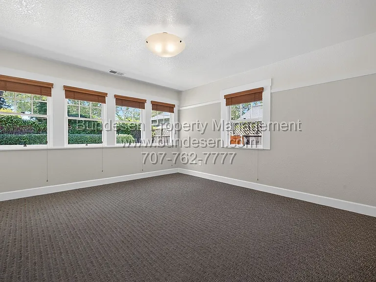 612 Petaluma Blvd S — Photo 17