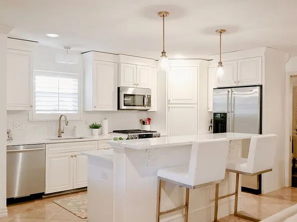 6246 Town Hill Ln, Dallas, TX 75214