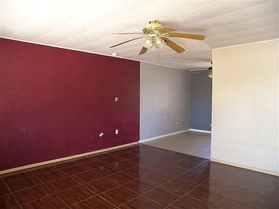 2nd image of 215 W Mulberry St