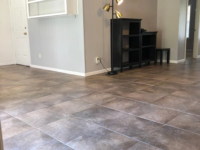 1301 Glade St — Photo 12