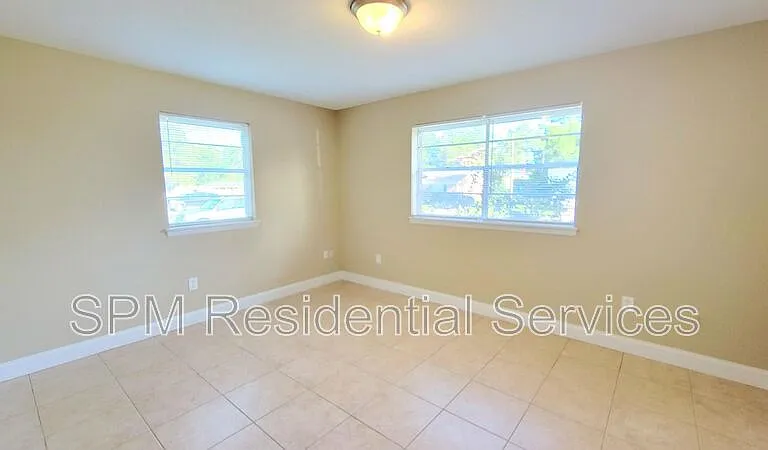 114 Mayberry Ct — Photo 12