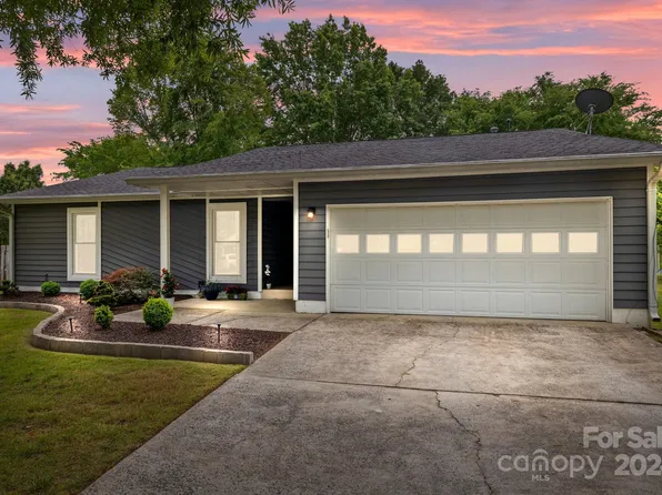 10933 Coachman Cir, Charlotte, NC 28277