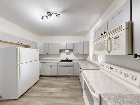 105-107 W Oak St #105