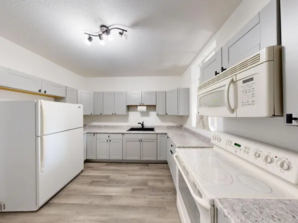 105-107 W Oak St, 105-107 W Oak St #105-1/2, Sparta, WI 54656