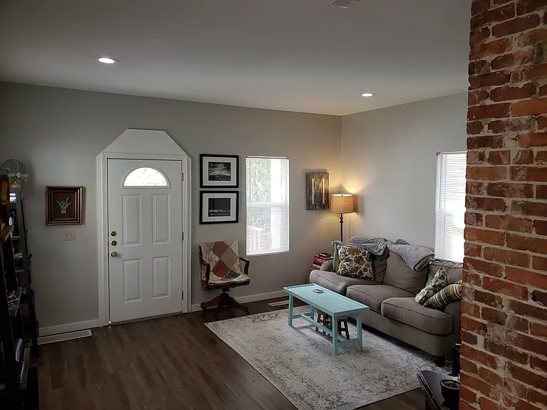 642 N State St — Photo 3