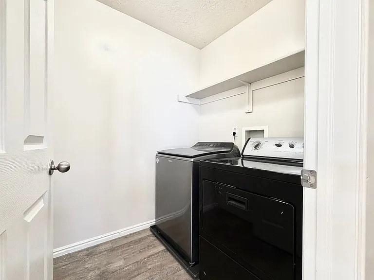 6353 W Passenger Ln — Photo 5