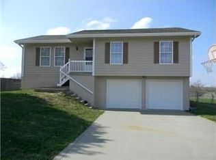 716 Woodson St, Kearney, MO 64060