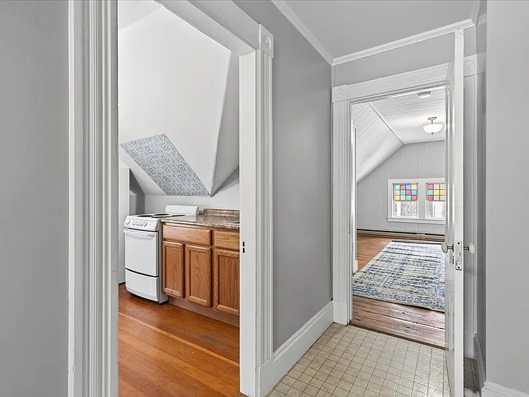 31 Franklin St #C — Photo 16