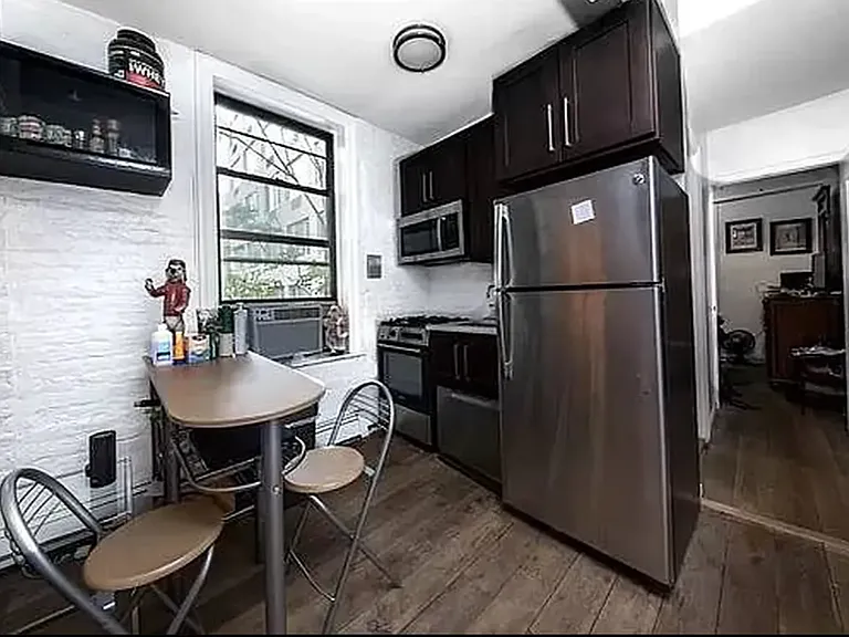 226 E 3rd St #2B — Photo 2