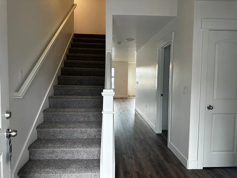 932 N Olson Dr — Photo 35