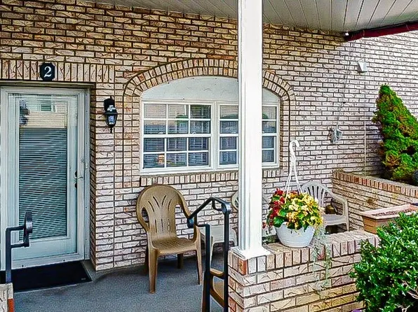 2750 Iowa Dr APT 2, New Kensington, PA 15068