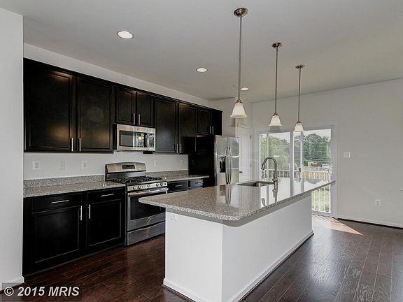 3rd image of 1102 Curtis Way