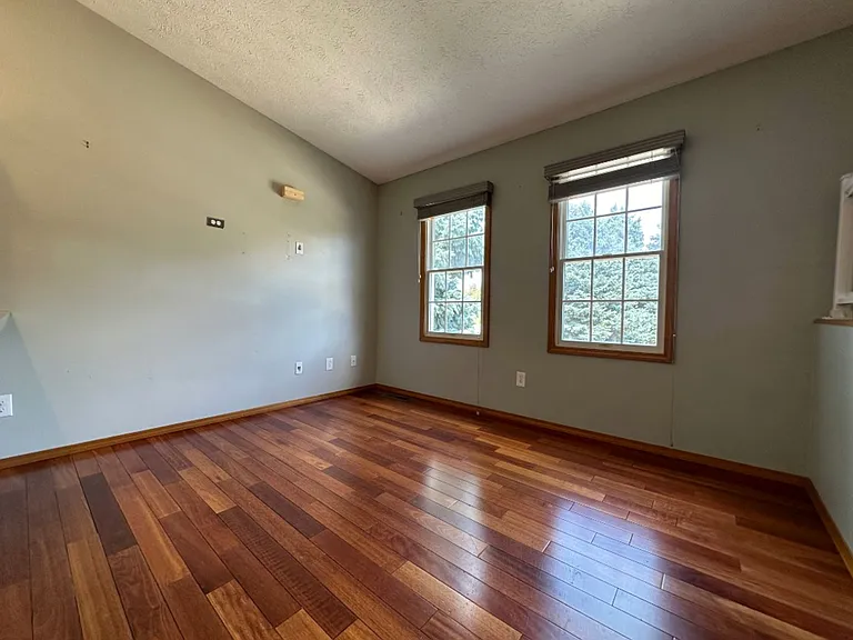 401 Park Creek Ct — Photo 4