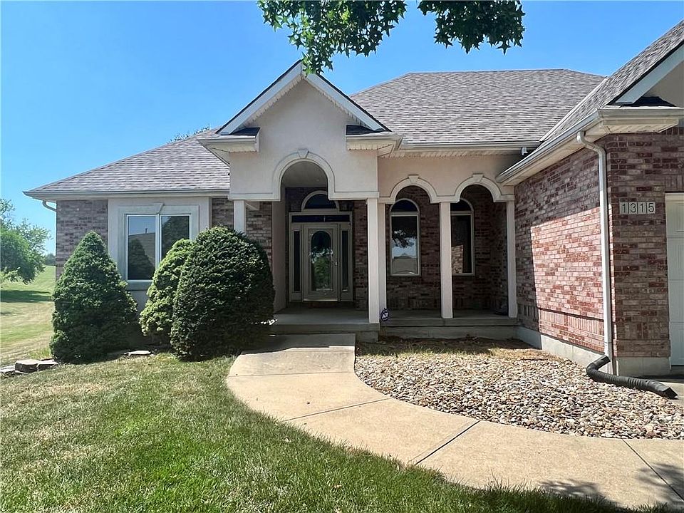 2nd image of 1315 SW Foxtail Dr