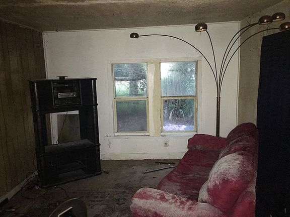 2nd image of 9915 Peachtree St