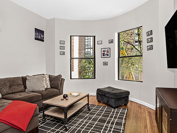 2nd image of 5218 N Kenmore Ave APT 3N