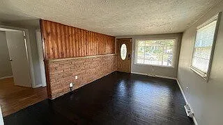 3 bed, 1.0 bath, 1212 sqft, $1,425 — Photo 2