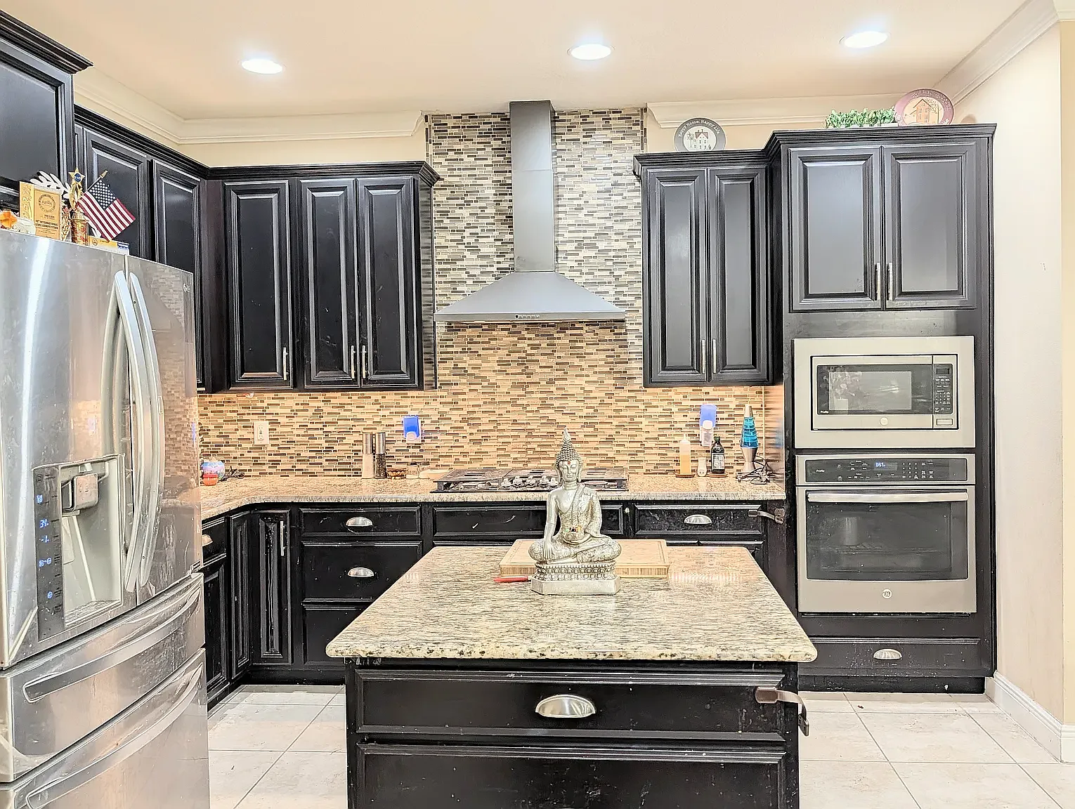 5 bed, 3.5 bath, 3200 sqft, $3,799 — Photo 2
