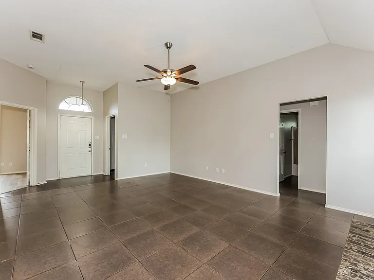 706 Valleycreek Rd — Photo 5