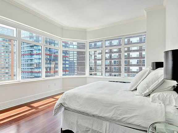 5th image of 300 E 55th St APT 21D