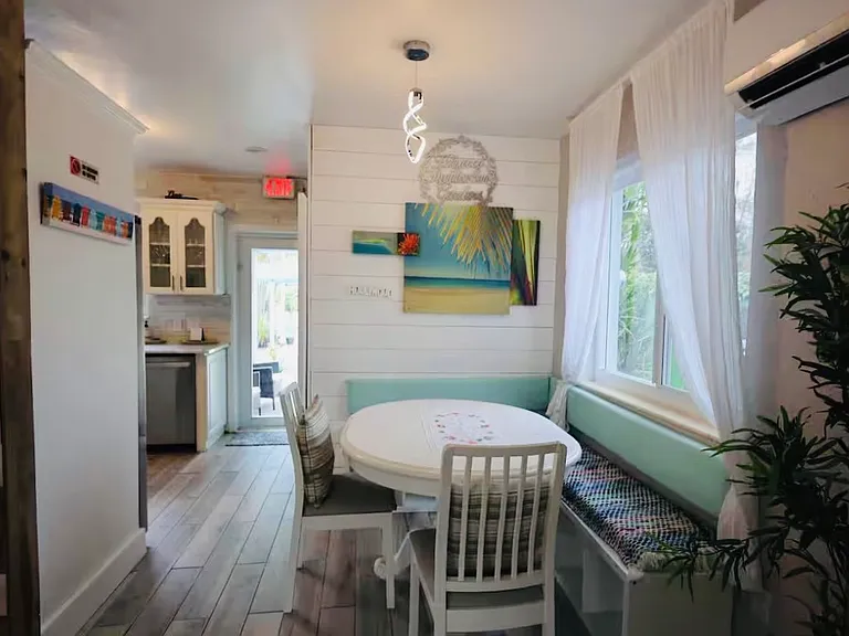 2462 Adams St — Photo 8