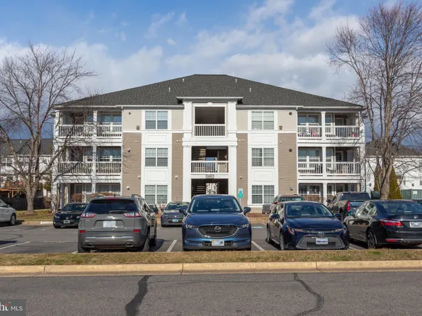 8083 Lacy Dr APT 303, Manassas, VA 20109