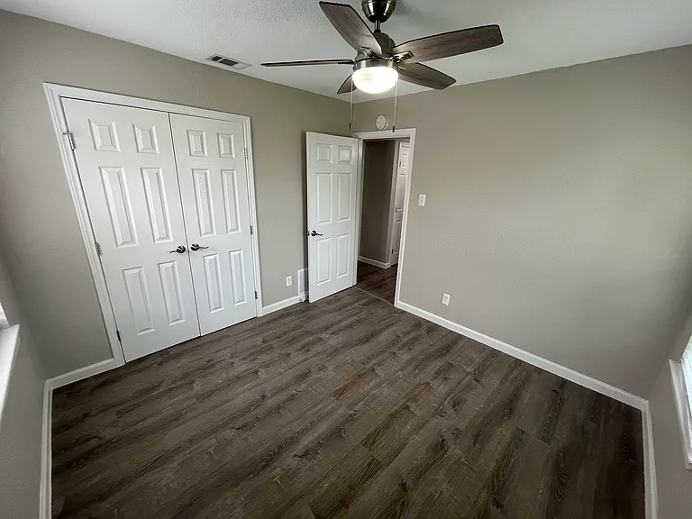 112 Derby Ln — Photo 9