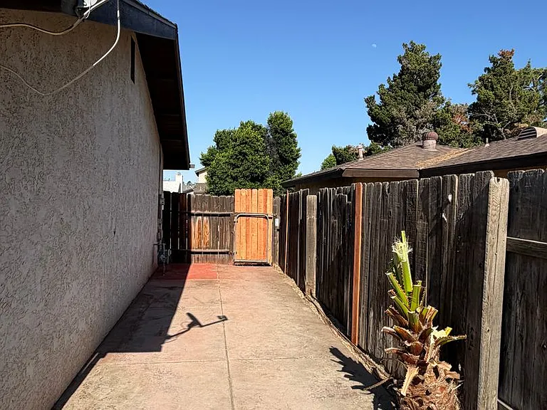4309 Rosewall St — Photo 45