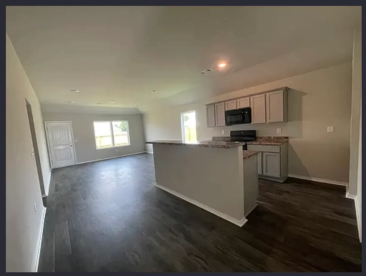 4 bed, 1450 sqft, $1,800 — Photo 4