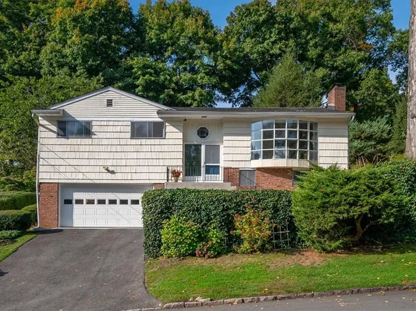 26 Baylor Circle, White Plains, NY 10605
