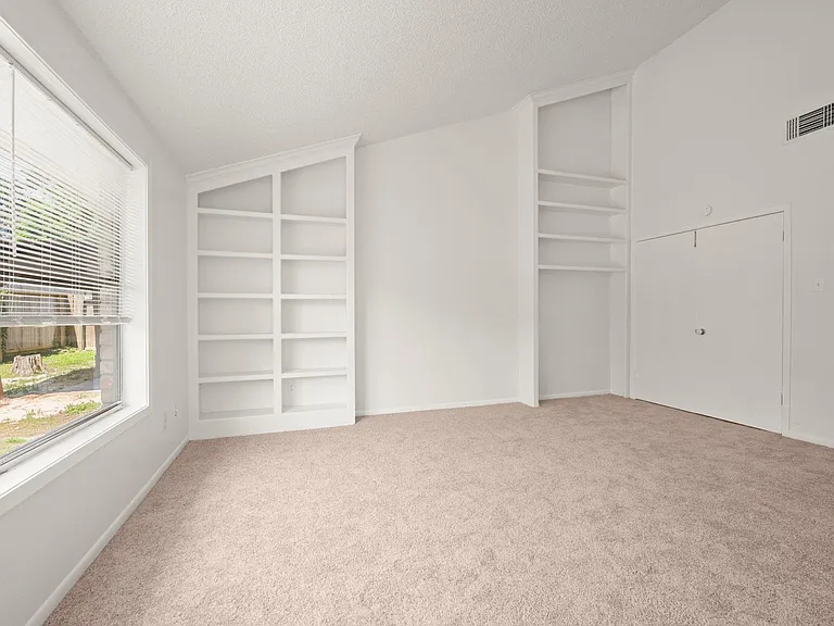 7415 Creekfield Dr — Photo 22