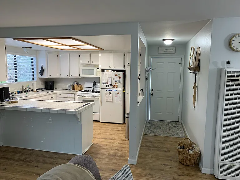 3215 Fairview Dr — Photo 2