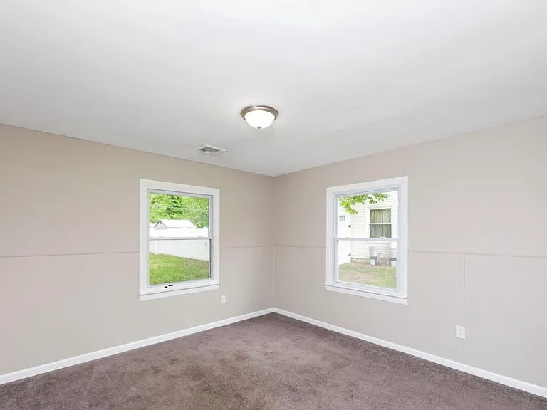 83 Buckingham Dr — Photo 9