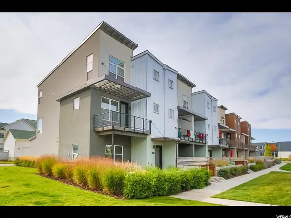 10372 S Clavey Ln, South Jordan, UT 84009