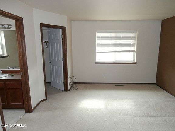 4th image of 704 Country Side Ave