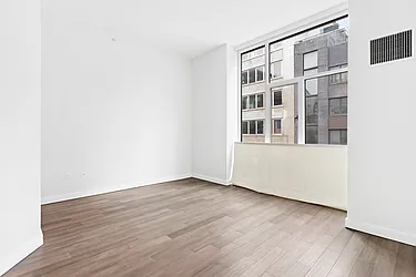 Rented by New York Casas Ltd.