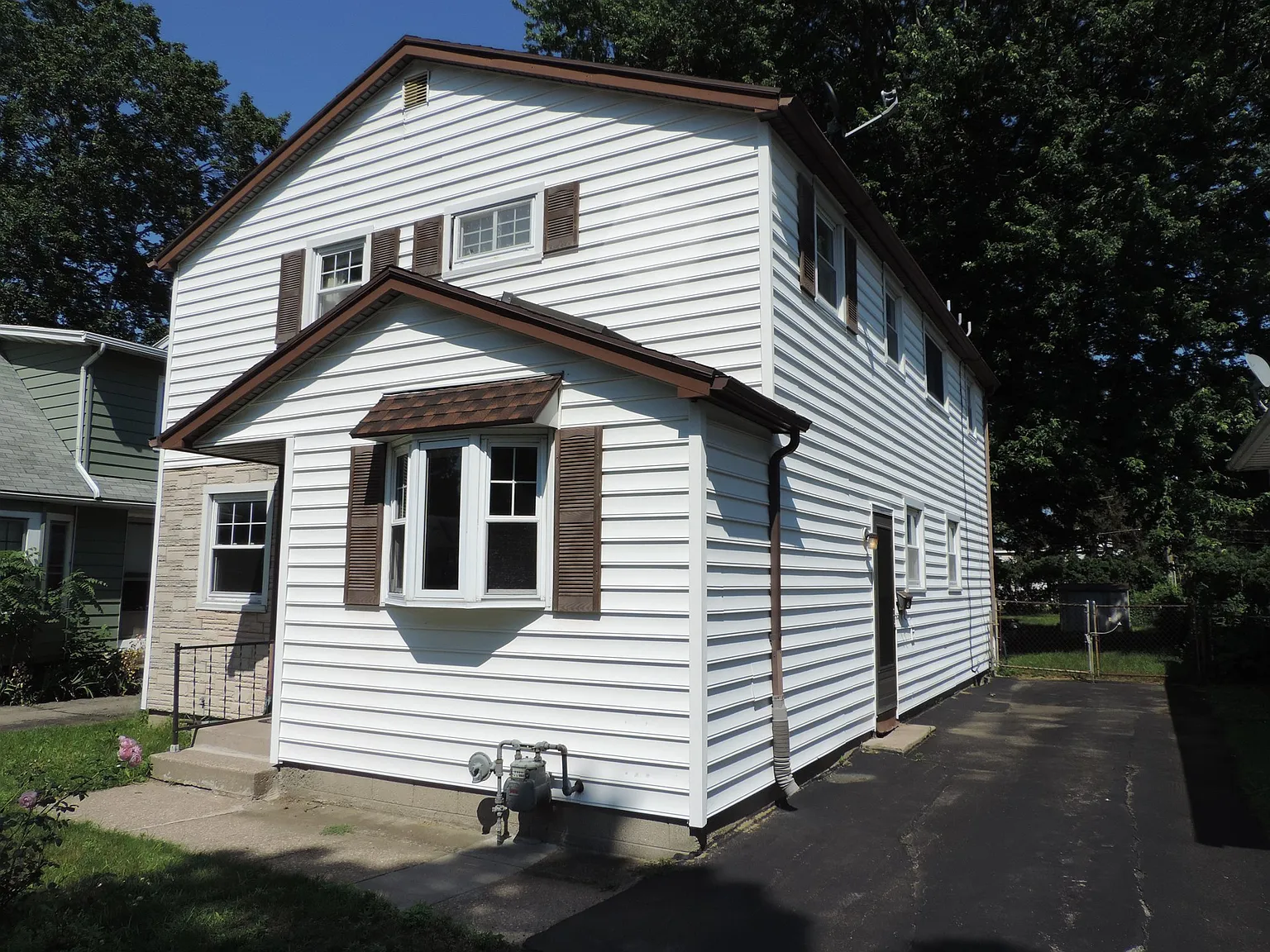 33 Castleton Rd photo 1
