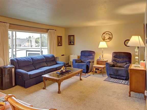 3rd image of 414 Helen Dr
