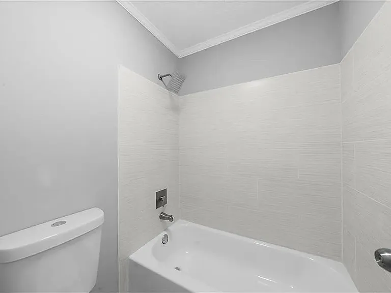 704 Augusta Dr SE — Photo 9