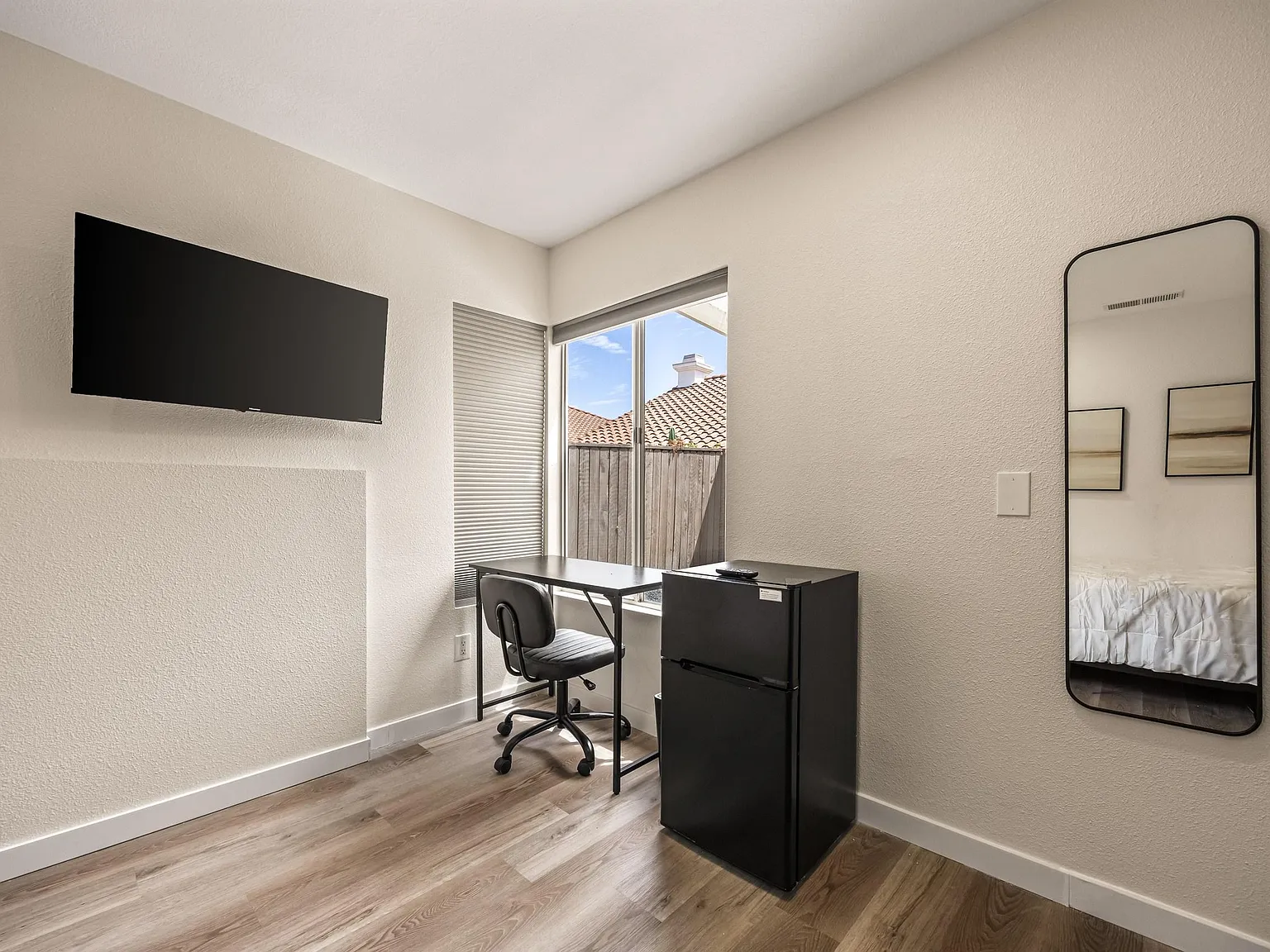 4 bed, 3.0 bath, 1732 sqft, $1,191 — Photo 4