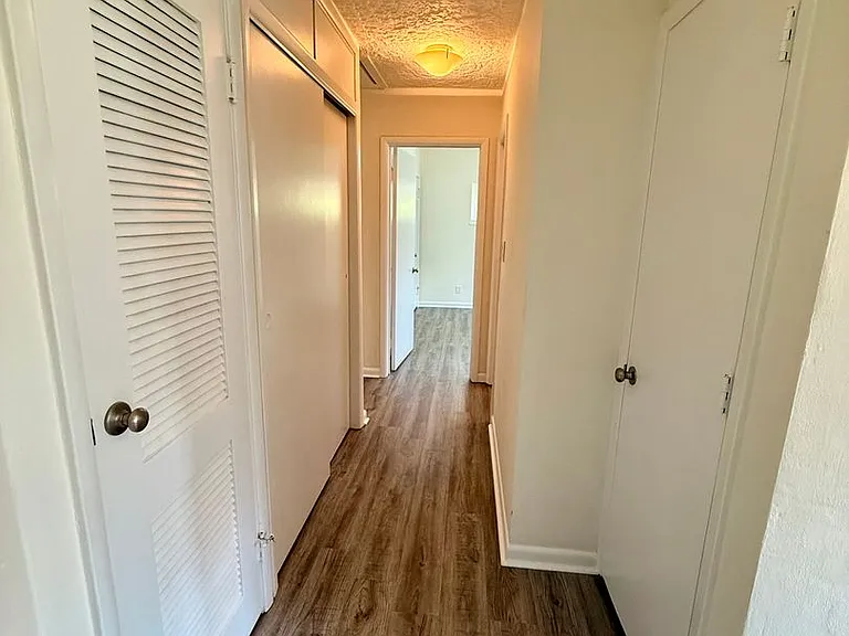 645 Brookfield Rd — Photo 8