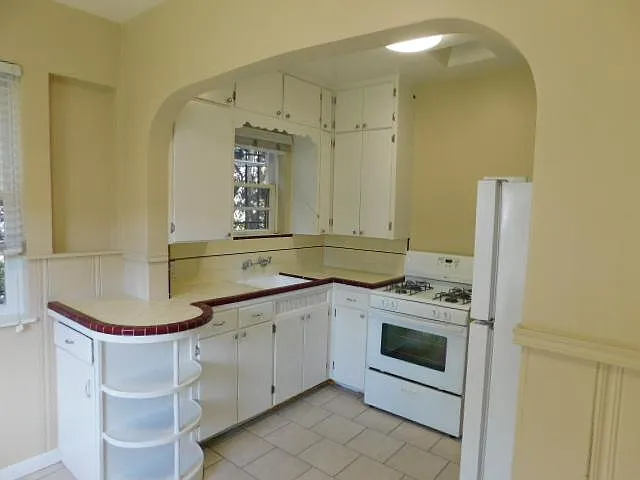 Studio, 560 sqft, $1,695 — Photo 2