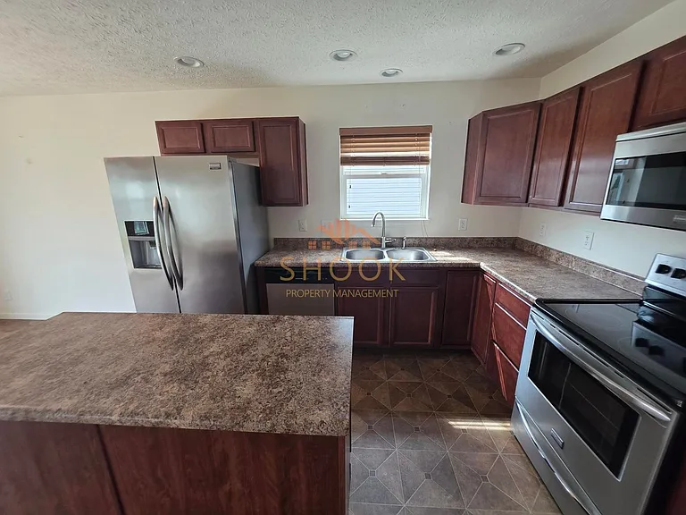 2427 Maxwell Dr — Photo 7