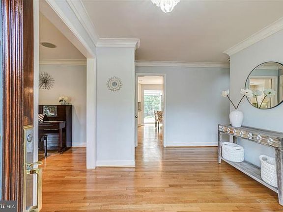 2nd image of 9912 Sorrel Ave