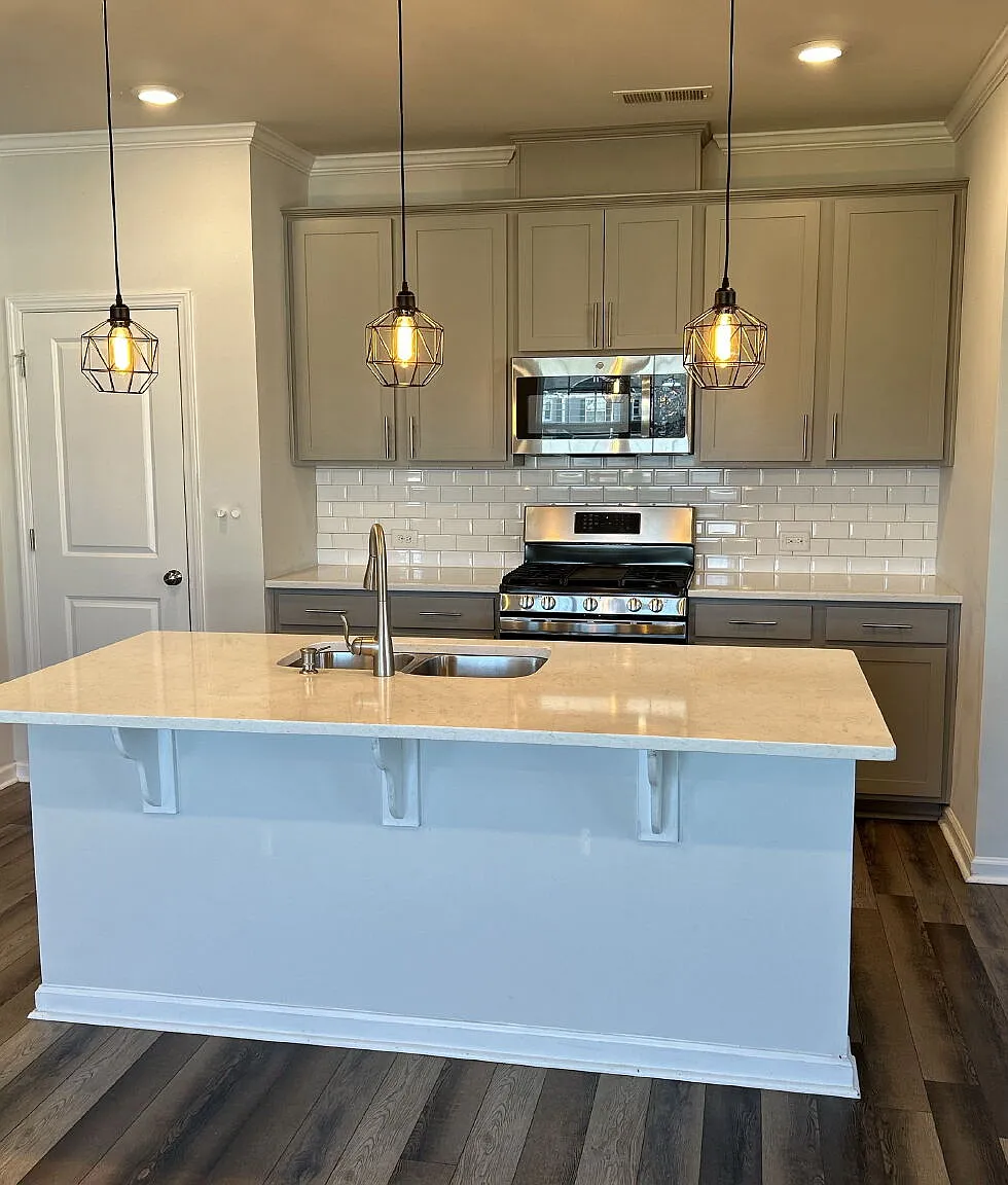 3 bed, 2.5 bath, 2067 sqft, $2,129 — Photo 3