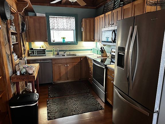 3rd image of 32 Rock House Rd