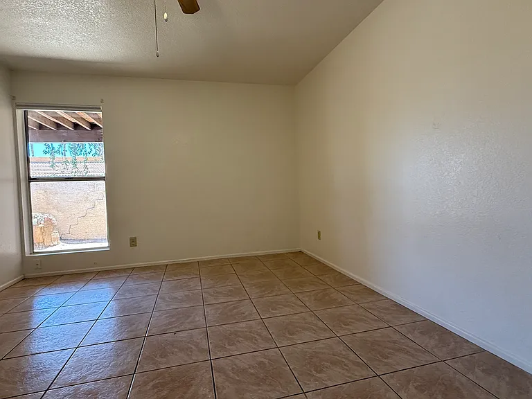 725 N Arrowhead Dr #3 — Photo 10