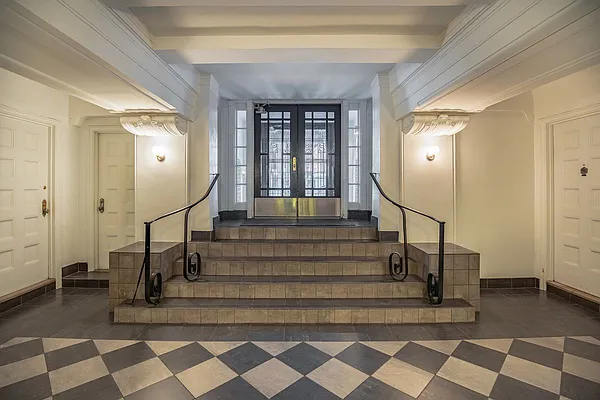 Sold by Compass | media 25