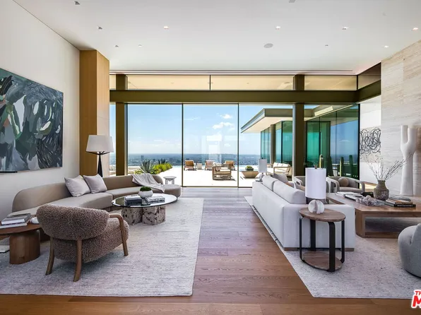 9016 Thrasher Ave, Los Angeles, CA 90069